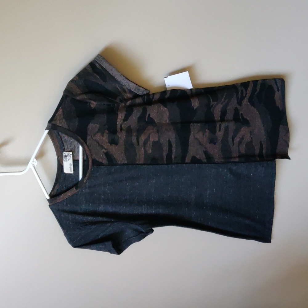 NEW EVERLEIGH Camo Tee Short Sleeve Small